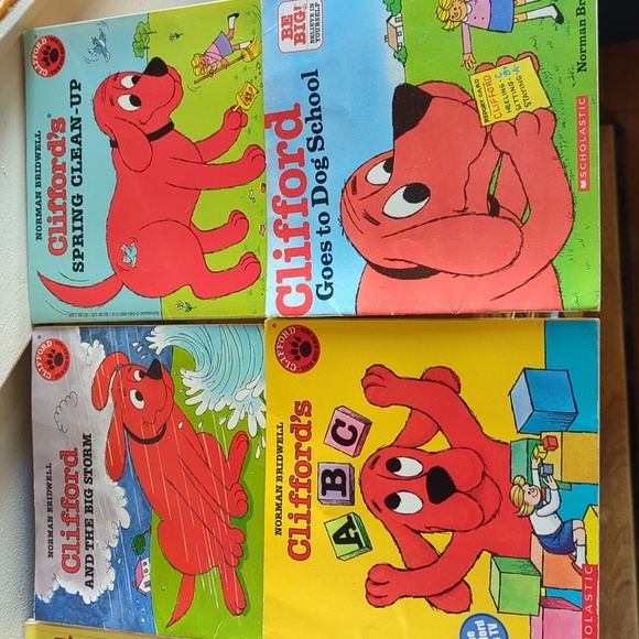 A lot of 15 Clifford the Big Red Dog kids books - Picture 2 of 4